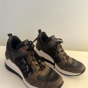 Michael Kors Georgie, Brown and Black platform Women's Fashion Sneakers, size 8